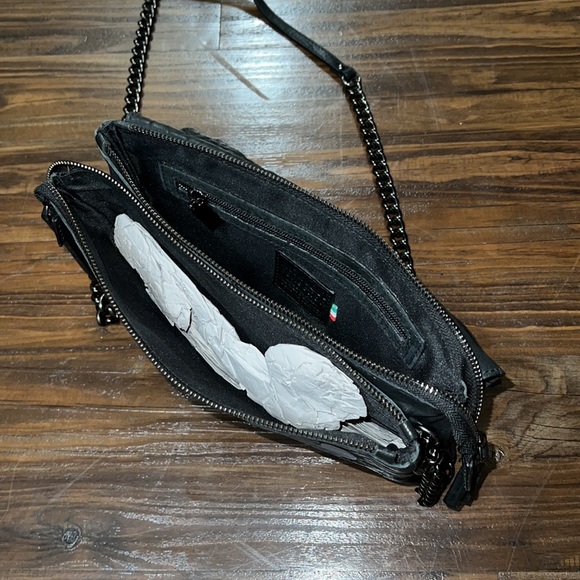 Maxon Collection Black Leather Crossbody With Detachable Strap - Picture 6 of 12